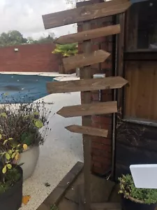 Pali dita in legno, cartello locale con tavole piatte o appuntite e supporto - Foto 1 di 10