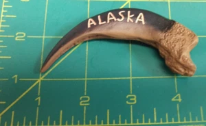 Imán en forma de garra de oso de resina de Alaska con grabado en ALASKA nuevo imán de recuerdo de Alaska - Imagen 1 de 5