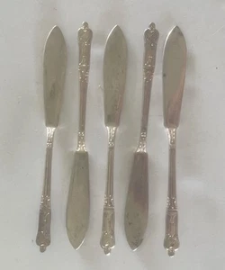 "Juego de 5 cuchillos de mantequilla chapados en plata vintage patrón de batas de caballero EPNS 5,3""" - Imagen 1 de 8