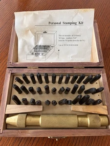 NEU Open Box Persönliches Stempelset 36 Buchstaben und Zahlen Stanzer und Anleitung - Bild 1 von 6