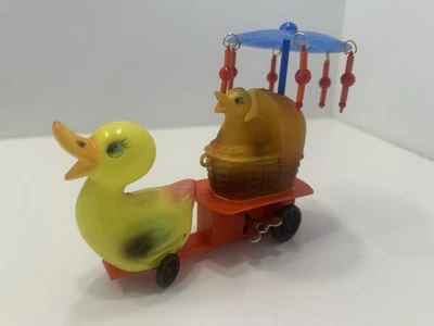 VINTAGE *NEW* 1960's Wind Up Nursing Duck with Baby under Parasol - Image 1 of 4