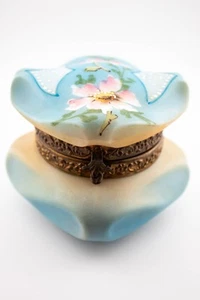 1800S VICTORIAN NAKARA MONROE BLUE GLASS FLOWERS VANITY JAR BOX - Picture 1 of 5
