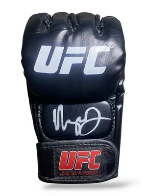 ПЕРЧАТКА URIJAH FABER С АВТОГРАФОМ UFC (ПОДЛИННОСТЬ BECKETT) - Изображение 1 из 3