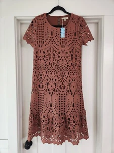 Abito POLAGRAM pizzo overlay midi volant DONNA SMALL rosa marrone nuovo con etichetta - Foto 1 di 9