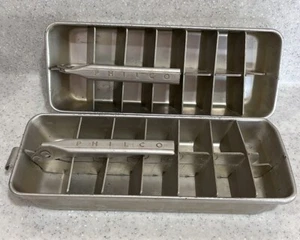 2 vassoi vintage per cubetti di ghiaccio frigorifero PHILCO ~ metallo ~ alluminio ~ maniglia di sollevamento con cerniera ~ MCM - Foto 1 di 6