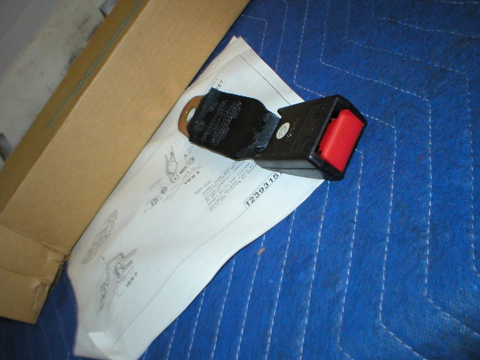 Camaro Firebird 1982-92 NEGRO CINTURÓN DE SEGURIDAD TRASERO HEBILLA RECEPTOR NOS GM 88 89 90 91 Foto 1 de 3