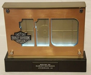 Pantalla de escritorio iluminada para concesionario de motocicletas House of Harley-Davidson - Imagen 1 de 12