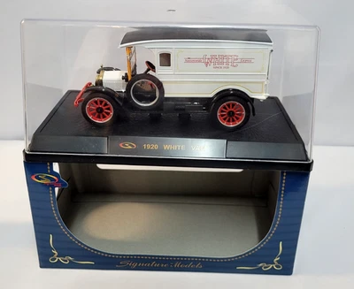 NEW in BOX Signature Models #32320 1920 White Delivery Van 1:32 Scale - Image 1 of 3