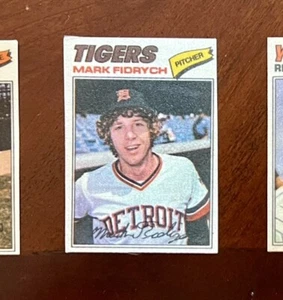 1977 Topps Cloth Stickers #15 Mark Fidrych - Picture 1 of 2
