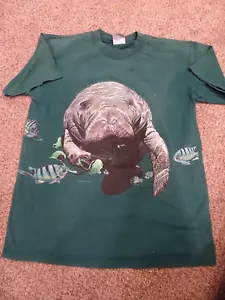 Vintage doppelseitige Seekuh Lebensraum Tier Distressed Grafik TShirt Fisch Meer AOP - Bild 1 von 11