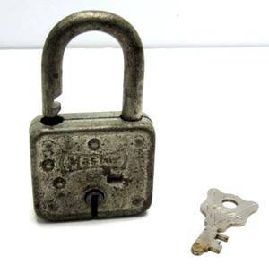 Vintage Master Lock No. 55  Key Works !! #GS - Picture 1 of 5
