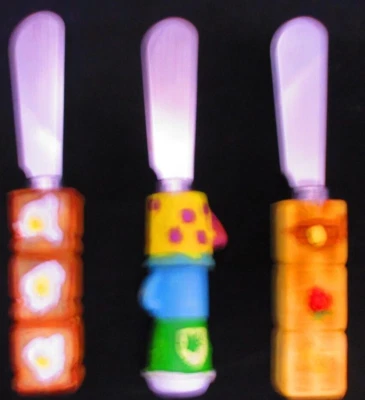 3 cuchillos de mantequilla de The Boston Warehouse, acero inoxidable, motivo de desayuno Foto 1 de 4