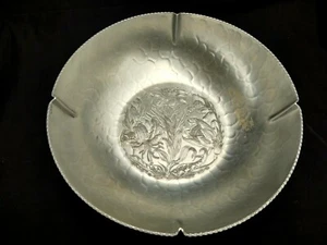 Tazón grande de aluminio forjado a mano 306 vintage de artículos Keystone diseño floral y martillado - Imagen 1 de 4