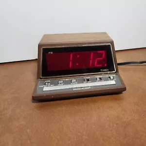 Sveglia digitale vintage Timex venatura legno modello 5209-5 made in Japan - Foto 1 di 11