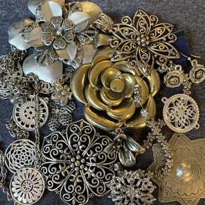 BLUMEN Trödel Schmuck Konvolut - Vintage - Mod Teile, Ernte, Reparatur, Basteln - Bild 1 von 7