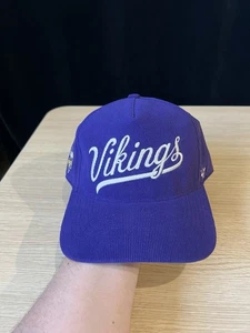 47 Marca Vikings Pana Escritura Púrpura Correa Correa Cuero Ala Verde - Imagen 1 de 7