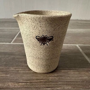 Vaso in gres inciso ape con beccuccio ceramica minimalista arredo casale moderno - Foto 1 di 7
