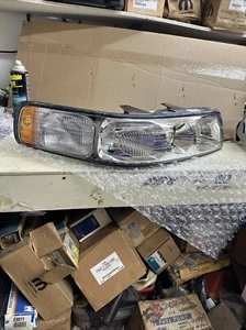 GM 16530166 RH Capsule Asm Headlamp W/Fog Lamp 2001-04 Caddy Deville/Seville NOS - Picture 1 of 19