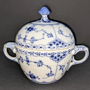 Royal Copenhagen blau geriffelte Halbspitze #605 Zuckerdose mit Deckel - gebraucht, in einwandfreiem Zustand - Bild 1 von 3