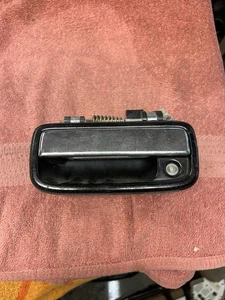 Toyota Tacoma 1995-2004 negro/cromo LH conductor delantero exterior manija de puerta OEM - Imagen 1 de 3
