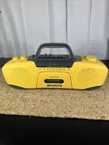COMO ESTÁ Sony Sports Boombox CFS-903 Amarillo Resistente al Agua AM/FM PARA REPUESTOS - Imagen 1 de 6