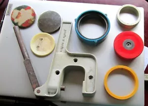 Badge a minute early model badge maker 57 mm badges - Picture 1 of 1
