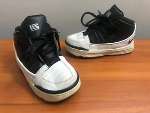 SCARPE BAMBINO 2005 NIKE LEBRON III YOUTH 8C BIANCO NERO SNEAKERS JAMES 312170 101 e - Foto 1 di 7