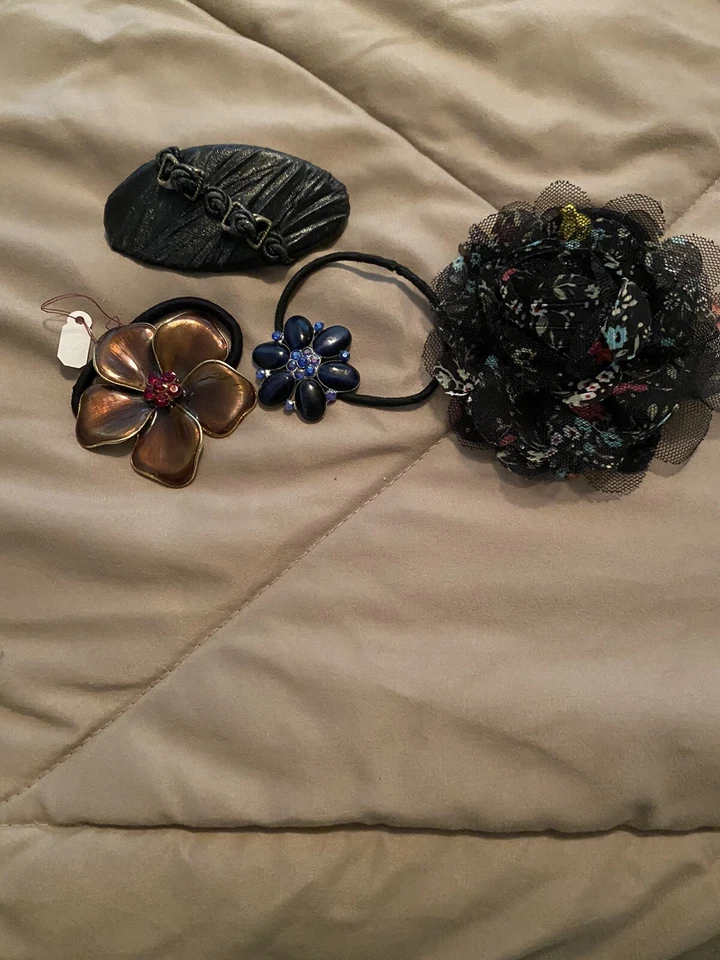 (4) Flores de metal cristales/tela cola de caballo soportes "puño" lazos para el cabello/y clip Foto 1 de 2