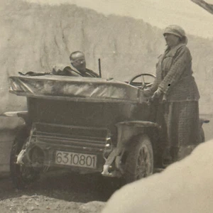 Antik Auto Auto Mann Frau Italienisch Echt Foto Postkarte RPPC Foto - Bild 1 von 6