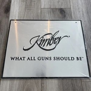 Insegna Latta Kimber What All Guns Should Be Black and Chrome 16"X12,5" Lettera Rialzata - Foto 1 di 6