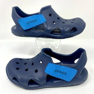 Crocs Swiftwater sandali scarpe acqua blu ragazzo taglia C12 gancio e passante punta chiusa - Foto 1 di 11
