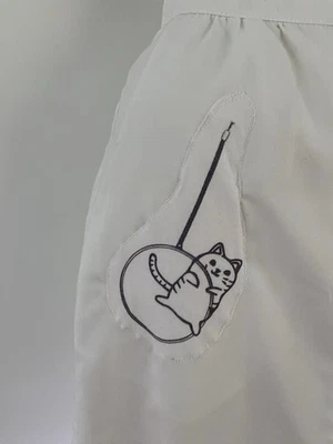 Falda de enfermera vintage años 70 uniforme blanco reciclado gato bailarín de poste gatitos ÚNICA EN SU CLASE divertida Foto 1 de 4