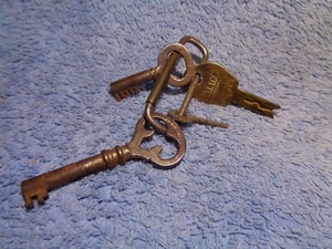 BELL LOCK Key & Other VTG Locksmith Old Antique Pad Lot of 4 Keys - Picture 1 of 21