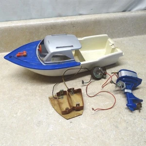 Vintage Knickerbocker Plastic Boat, Outboard Motor, Battery Op. Parts Piece - Picture 1 of 15