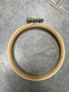 11cm/ 4.5" Bamboo Embroidery / Cross Stitch Hoop - Picture 1 of 2