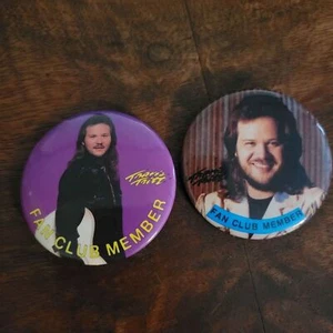 Vintage Travis Tritt Fan Club Pins Pin - Picture 1 of 4