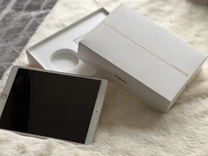 Apple iPad Air (3rd Generation) 64GB, Wi-Fi + 4G (Unlocked), 10.5in - Rose Gold - Afbeelding 1 van 6