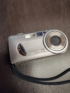 Sony Cyber-Shot DSC-P10 Digital Camera Silver 5.0MP 1.5" Display 3x Optical Zoom - Picture 1 of 8