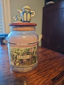 Yankee Candle Wisteria Black Band Large 22 oz. Neu Lesen - Bild 1 von 8