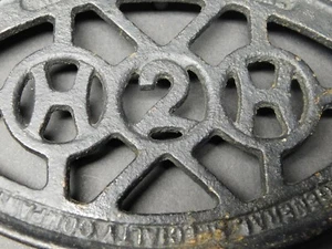 Cast Iron Footed Sad Iron Trivet - Advertising H2H Humphrey Gas Iron - Picture 1 of 5