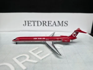 1/400 NEW YORK AIR MD-82 (MD-80 SERIES) 1980'S COLORS N805NY GEMINI JETS - Picture 1 of 8