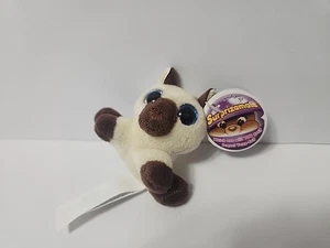  Peluche Mini Surprizamals SARA Gatito Siamés Gato Amarillo y Marrón - Imagen 1 de 5