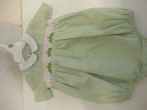 P77 Talla 12/18 Meses Mano Calado por Silly Goos Niños Verde Blanco Cuadros Conjunto - Imagen 1 de 5