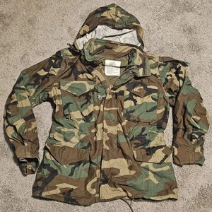 Chaqueta De Colección Ejército de Estados Unidos Para Hombres Med Reg Clima Frío Abrigo de Campo Bosque Camuflaje Años 90 - Imagen 1 de 8