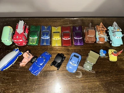Lote de 18 coches Disney Pixar Foto 1 de 4