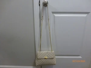 Liz Claiborne Umhängetasche Creme gesteppt - Bild 1 von 9