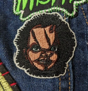 Chucky Aufnäher Puppe Gesicht Kinderspiel Filme bestickt Bügelbild Patch 2,5x2,25" - Bild 1 von 5