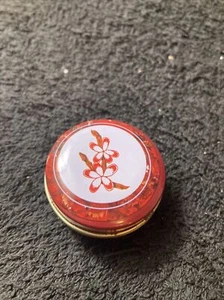 Pastillero vintage hecho en Japón rojo con lirios - Imagen 1 de 4
