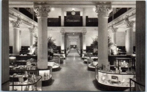 WIDE AISLE Marshall Field & CO CHICAGO, Illinois interior view - Postcard - Picture 1 of 2