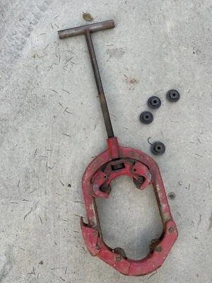 Reed H-6 Hinged 4-Wheel Pipe Cutters Cast & Ductile Pipe 4" to 6" Capacity - Image 1 of 4